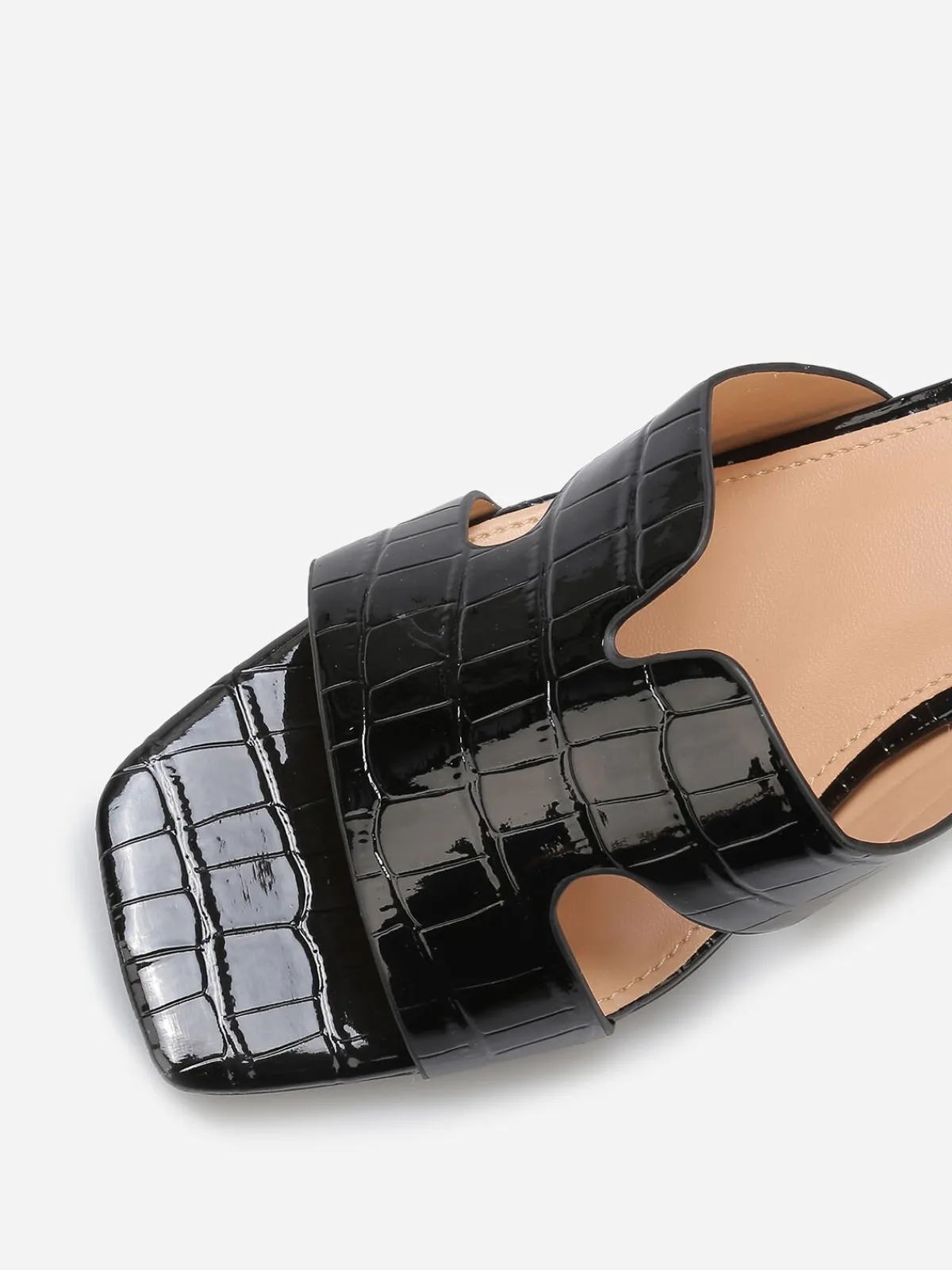 Discount La Modeuse Mules ajourées à talon carré Noir