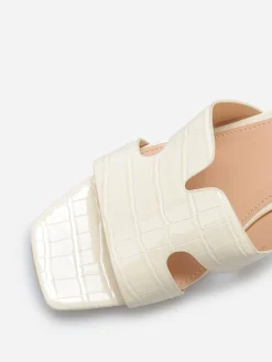 La Modeuse Mules ajourées à talon carré Beige