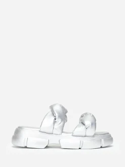 La Modeuse Mules crantées  à brides matelassées Argenté