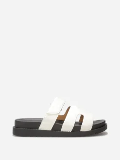 New La Modeuse Mules effet croco à brides ajourées Blanc