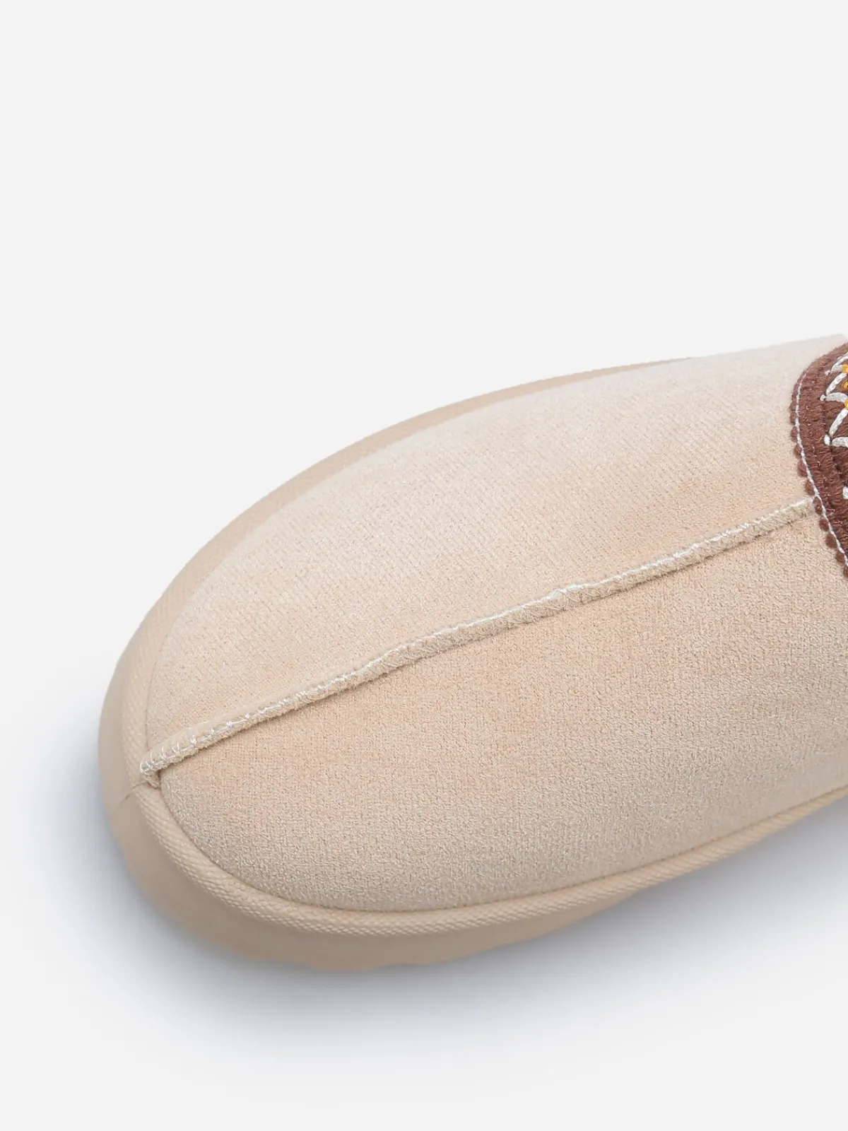 New La Modeuse Mules en suédine avec broderies Beige