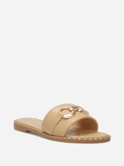 New La Modeuse Mules plates à boucle et clous dorés Taupe
