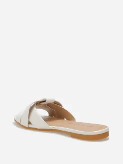Discount La Modeuse Mules plates à brides entrecroisées Blanc
