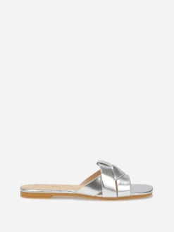 Discount La Modeuse Mules plates à brides entrecroisées Argenté