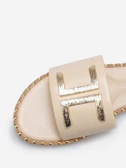 Discount La Modeuse Mules plates à détails dorés Beige