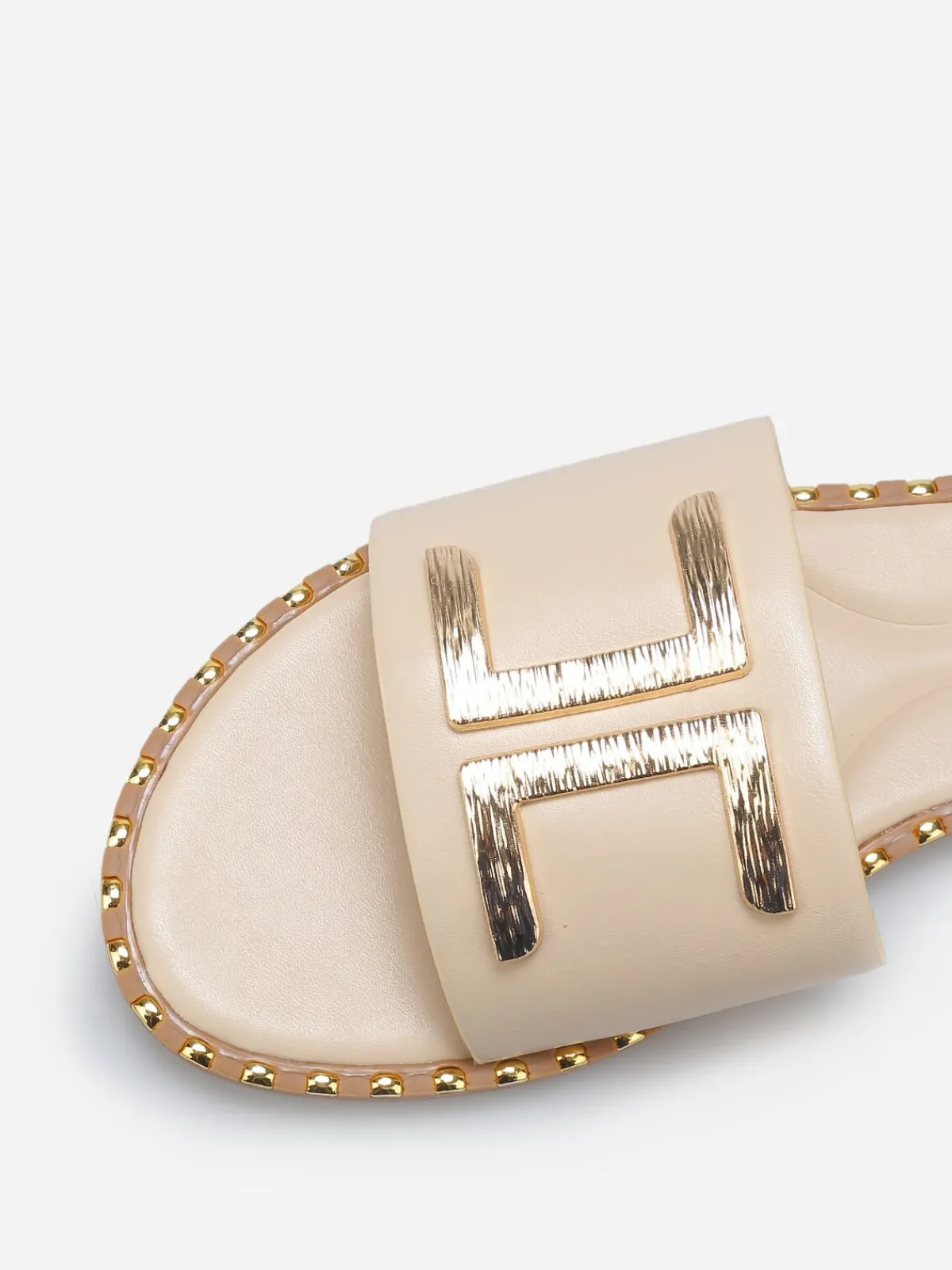 Discount La Modeuse Mules plates à détails dorés Beige