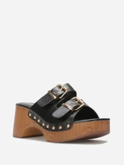 La Modeuse Mules sabots à boucles et clous Noir