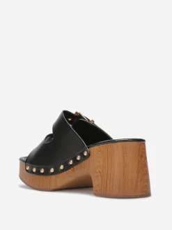 La Modeuse Mules sabots à boucles et clous Noir