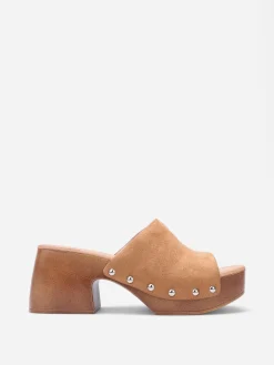 Best La Modeuse Mules sabots cloutées à plateforme Camel