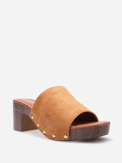 Clearance La Modeuse Mules sabots cloutées en suédine Camel