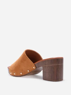 Clearance La Modeuse Mules sabots cloutées en suédine Camel