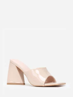New La Modeuse Mules vernies  à talon en triangle Beige