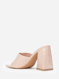 New La Modeuse Mules vernies  à talon en triangle Beige