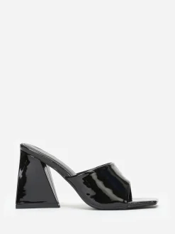 Hot La Modeuse Mules vernies à talon en triangle Noir