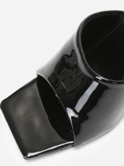 Hot La Modeuse Mules vernies  à talon en triangle Noir