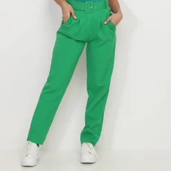Sale La Modeuse Pantalon à pinces avec ceinture Vert