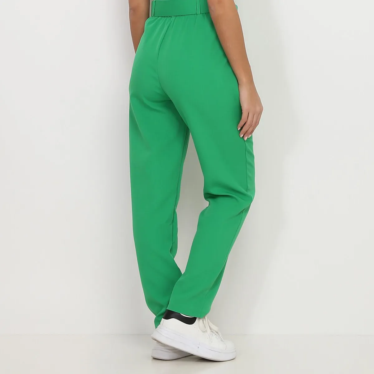 Sale La Modeuse Pantalon à pinces avec ceinture Vert