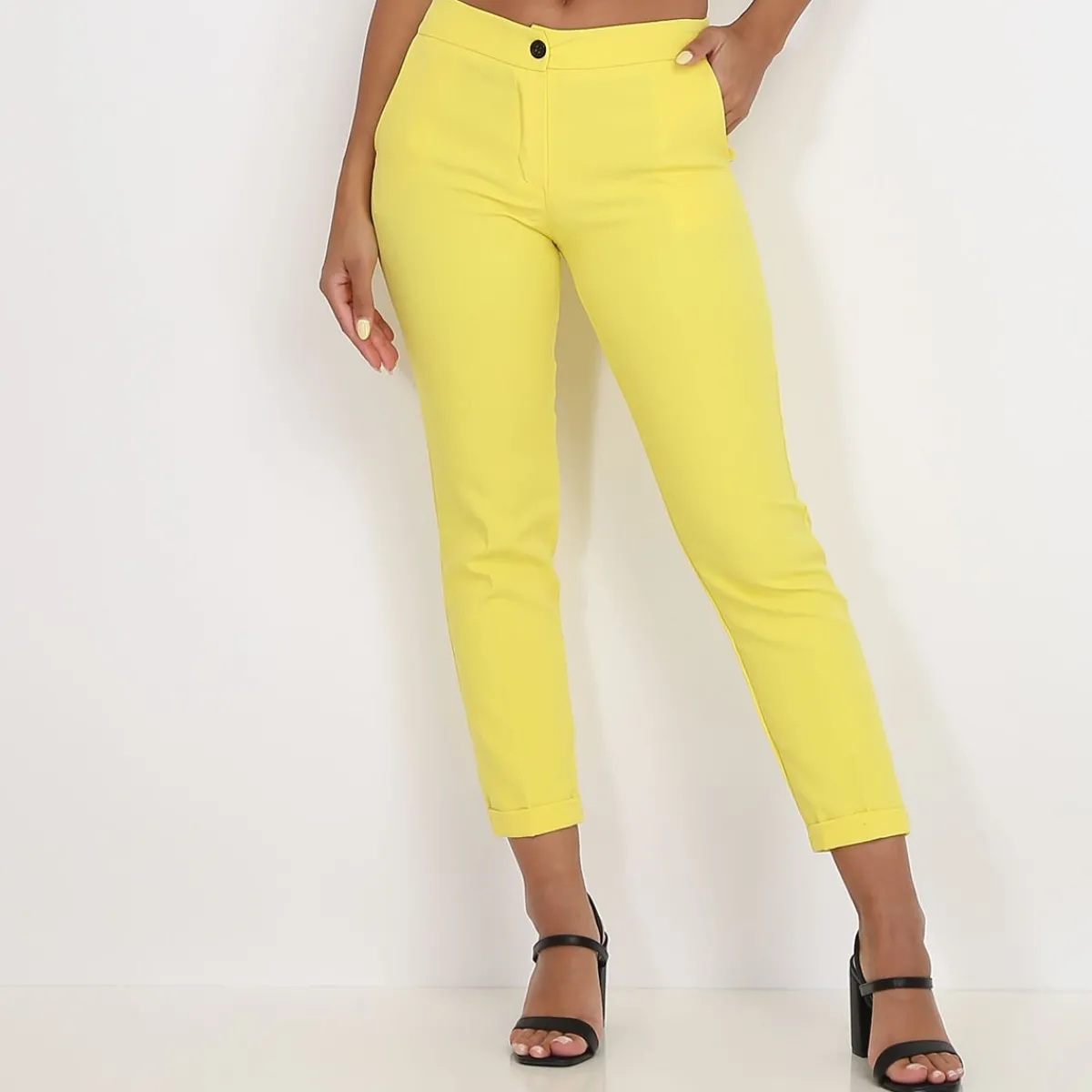 Sale La Modeuse Pantalon à pinces avec ourlet Jauneclair