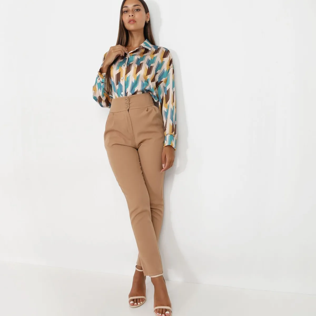 Outlet La Modeuse Pantalon à pinces plissé et boutonné Beigefoncé