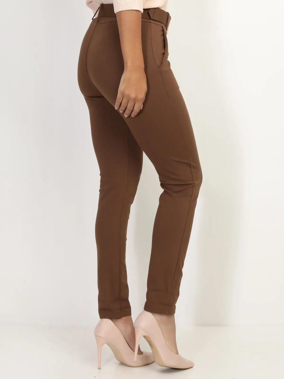 New La Modeuse Pantalon classique à ceinture Marron