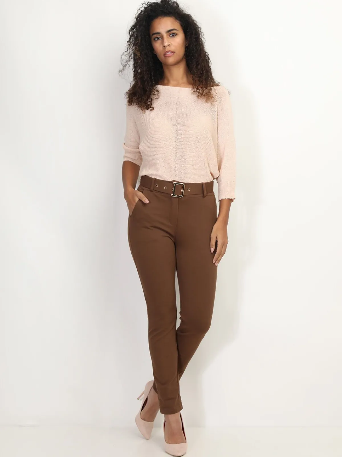New La Modeuse Pantalon classique à ceinture Marron