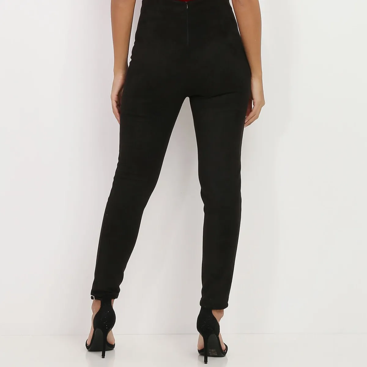 New La Modeuse Pantalon en suédine à boutons Noir