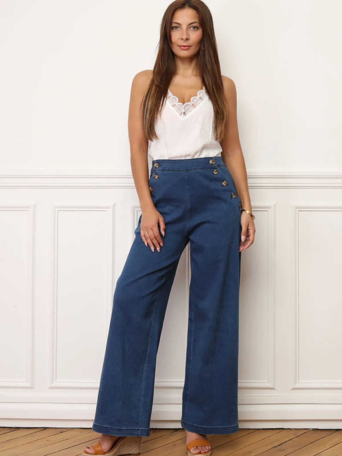 Sale La Modeuse Pantalon flare en denim à boutons Bleu