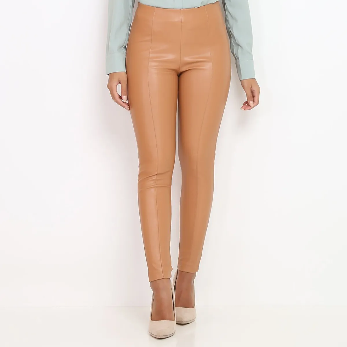 Sale La Modeuse Pantalon skinny en simili Camel
