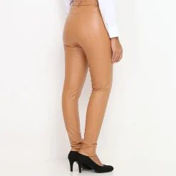 New La Modeuse Pantalon skinny en simili Camel