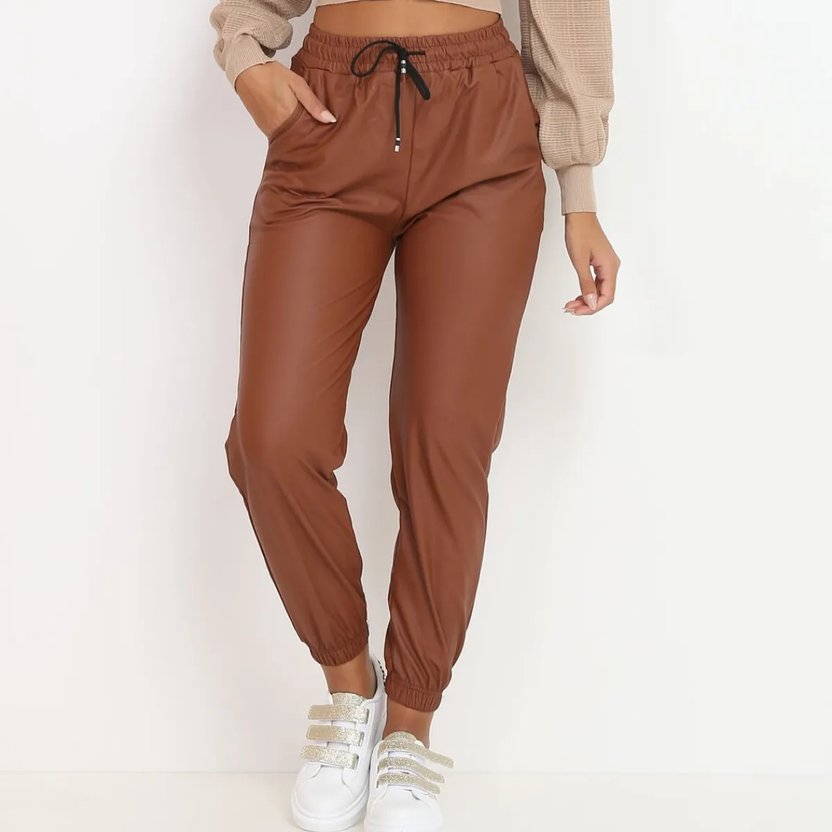 Best La Modeuse Pantalon style jogger en simili mat Camel