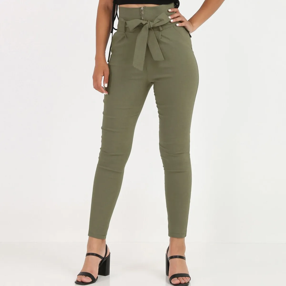 La Modeuse Pantalon taille haute à zip et ceinture Kaki