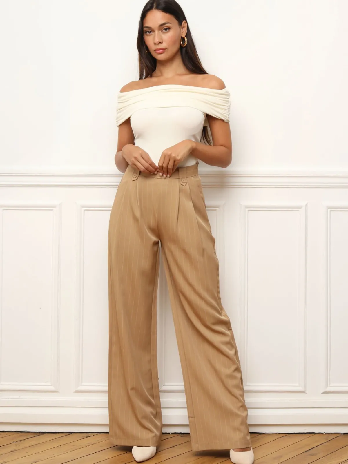 Online La Modeuse Pantalon évasé à imprimé rayures Beige
