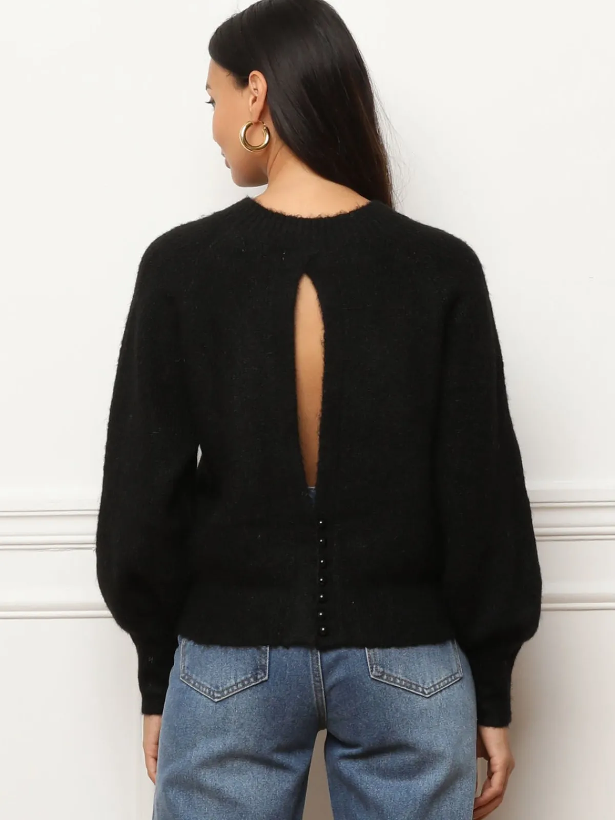 La Modeuse Pull à dos ouvert et perles Noir
