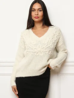 Outlet La Modeuse Pull à détails en crochet et perles Ecru