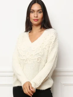Outlet La Modeuse Pull à détails en crochet et perles Ecru