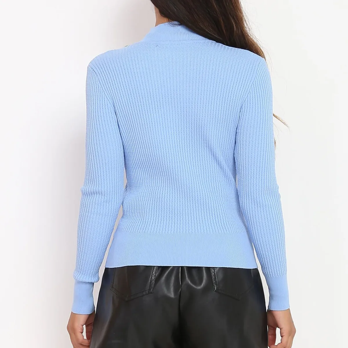 Hot La Modeuse Pull côtelé à col montant et boutons BleuClair