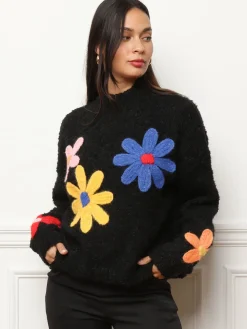 Clearance La Modeuse Pull duveteux à fleurs brodées colorées Noir
