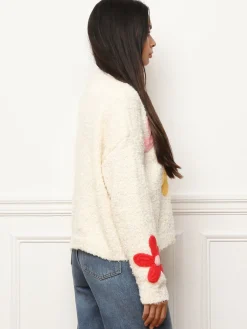 La Modeuse Pull duveteux à fleurs brodées colorées Beige