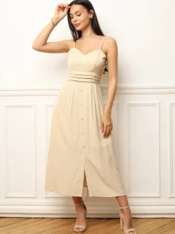 Hot La Modeuse Robe à boutons et détails plissés Beige