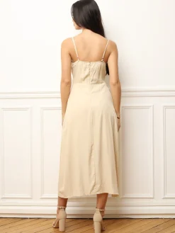 Hot La Modeuse Robe à boutons et détails plissés Beige
