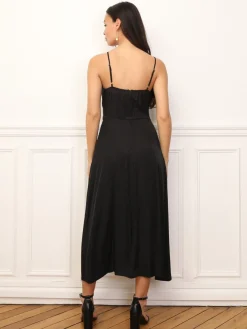 Hot La Modeuse Robe à boutons et détails plissés Noir