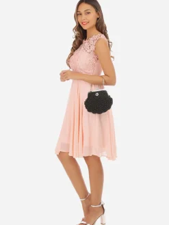Outlet La Modeuse Robe à encolure dentelle grandes tailles Rose