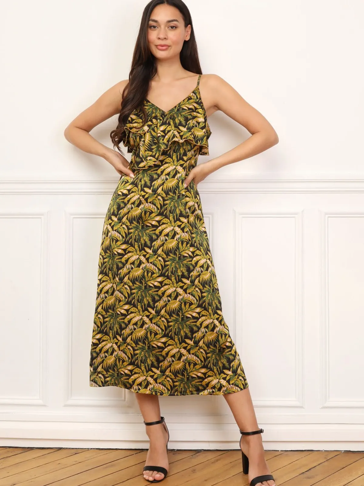 La Modeuse Robe à motif palmiers et volants Noir