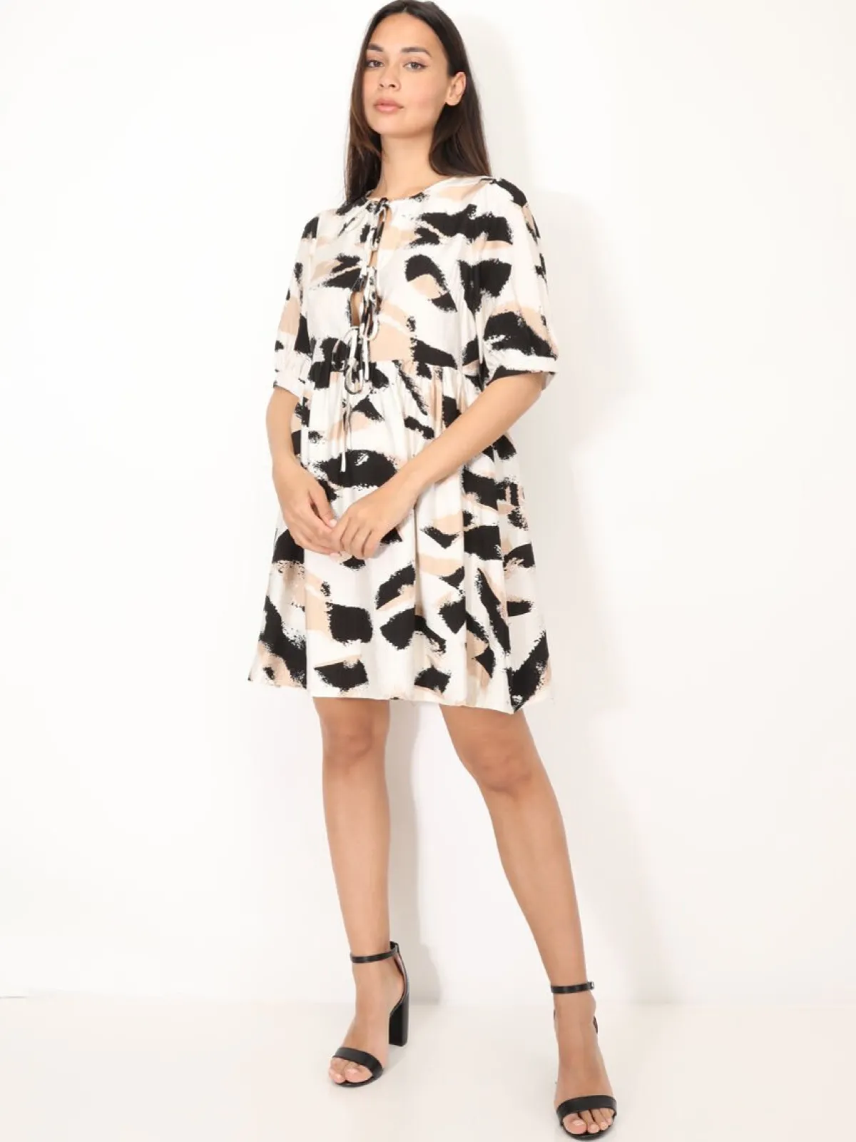 La Modeuse Robe à motif tacheté et N艙uds Beige