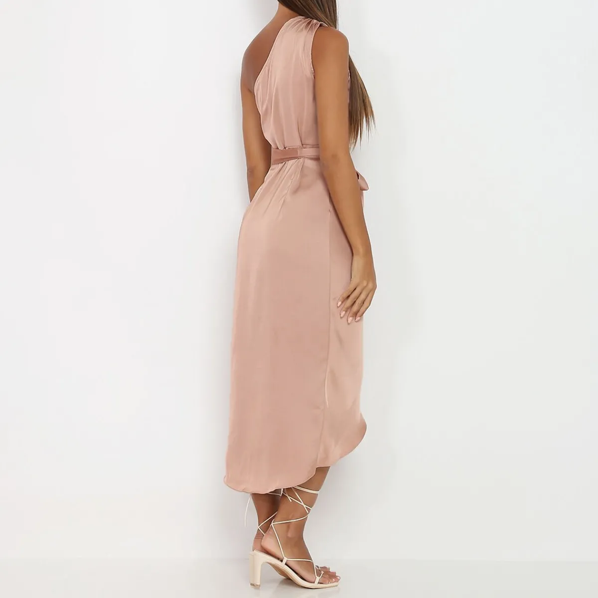 Hot La Modeuse Robe asymétrique satinée Rose