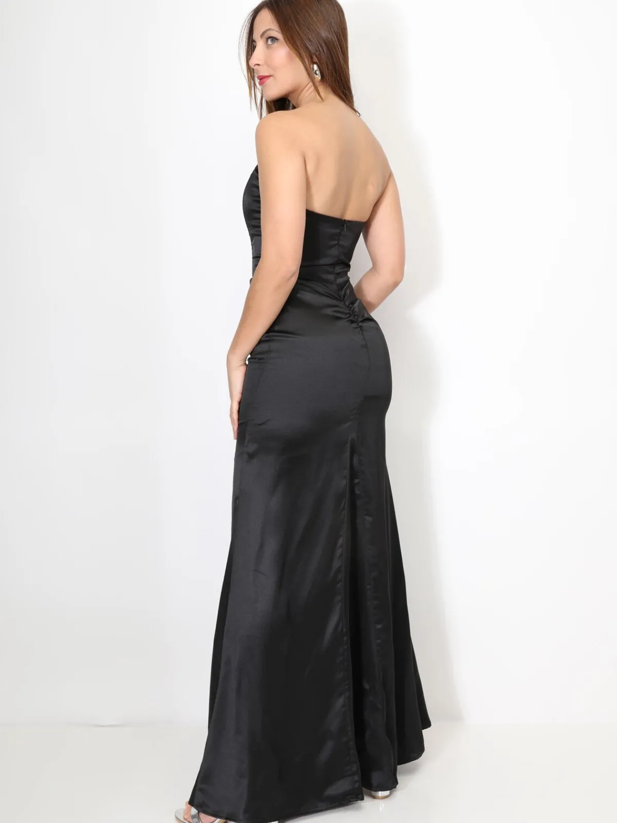 Sale La Modeuse Robe bustier satinée avec fente Noir