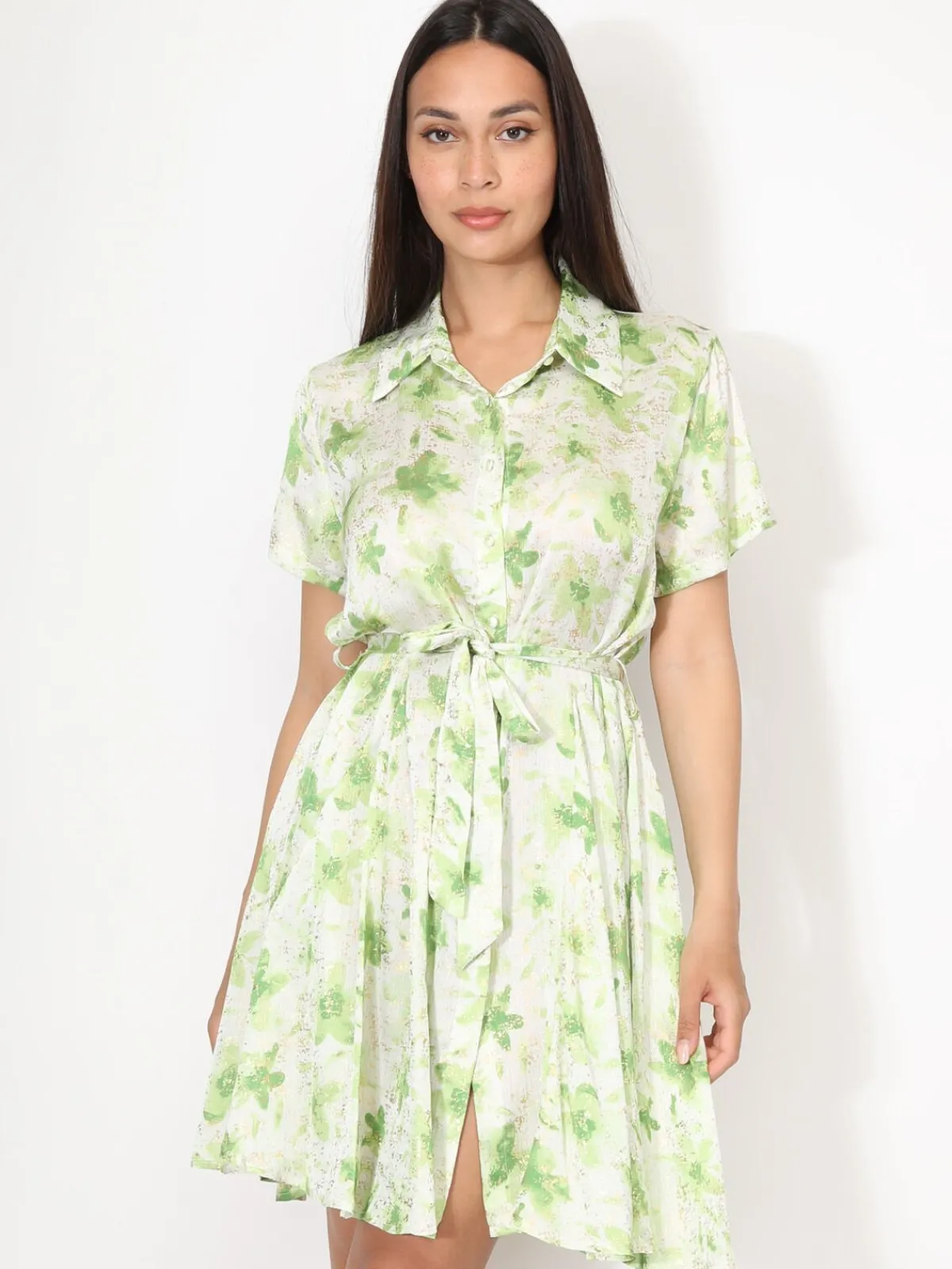 Hot La Modeuse Robe chemise à fleurs et éclats dorés Vert