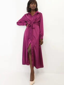 Clearance La Modeuse Robe chemise longue et satinée à nouer Fuchsiafoncé
