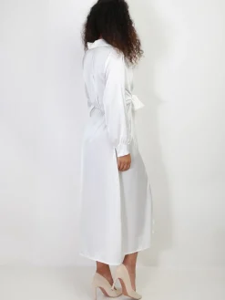 Discount La Modeuse Robe chemise longue et satinée à nouer Blanc