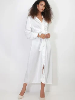 Discount La Modeuse Robe chemise longue et satinée à nouer Blanc